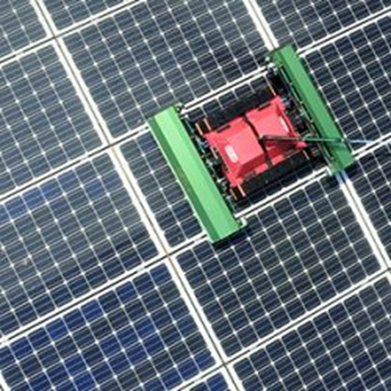 Robot de nettoyage Opti+5 – Performance, sécurité et autonomie pour toitures solaires